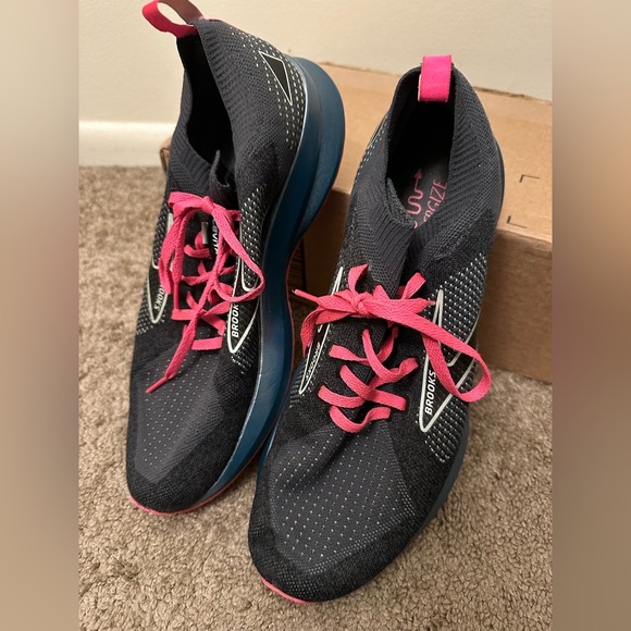 Brooks Women's Levitate StealthFit 5 - Picture 9 of 11